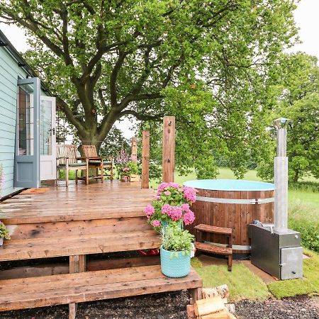 Villa The Lazy Mare By The Water Rugeley Esterno foto